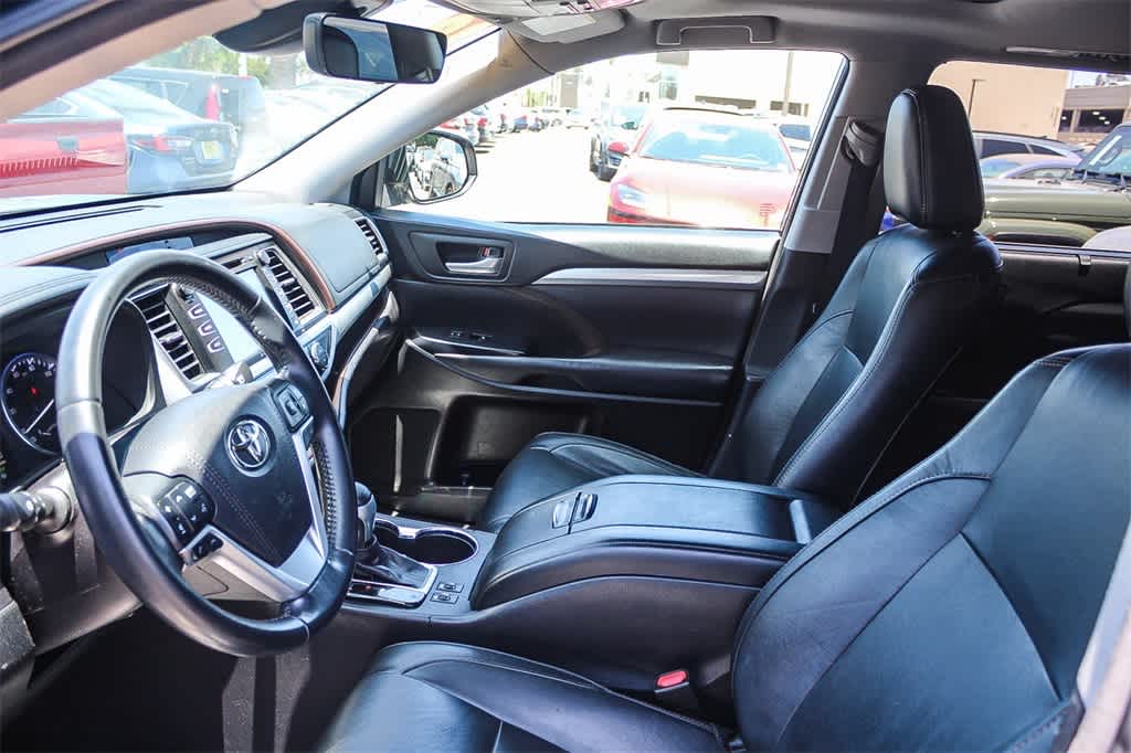 Thumbnail: 2018 Toyota Highlander - 17