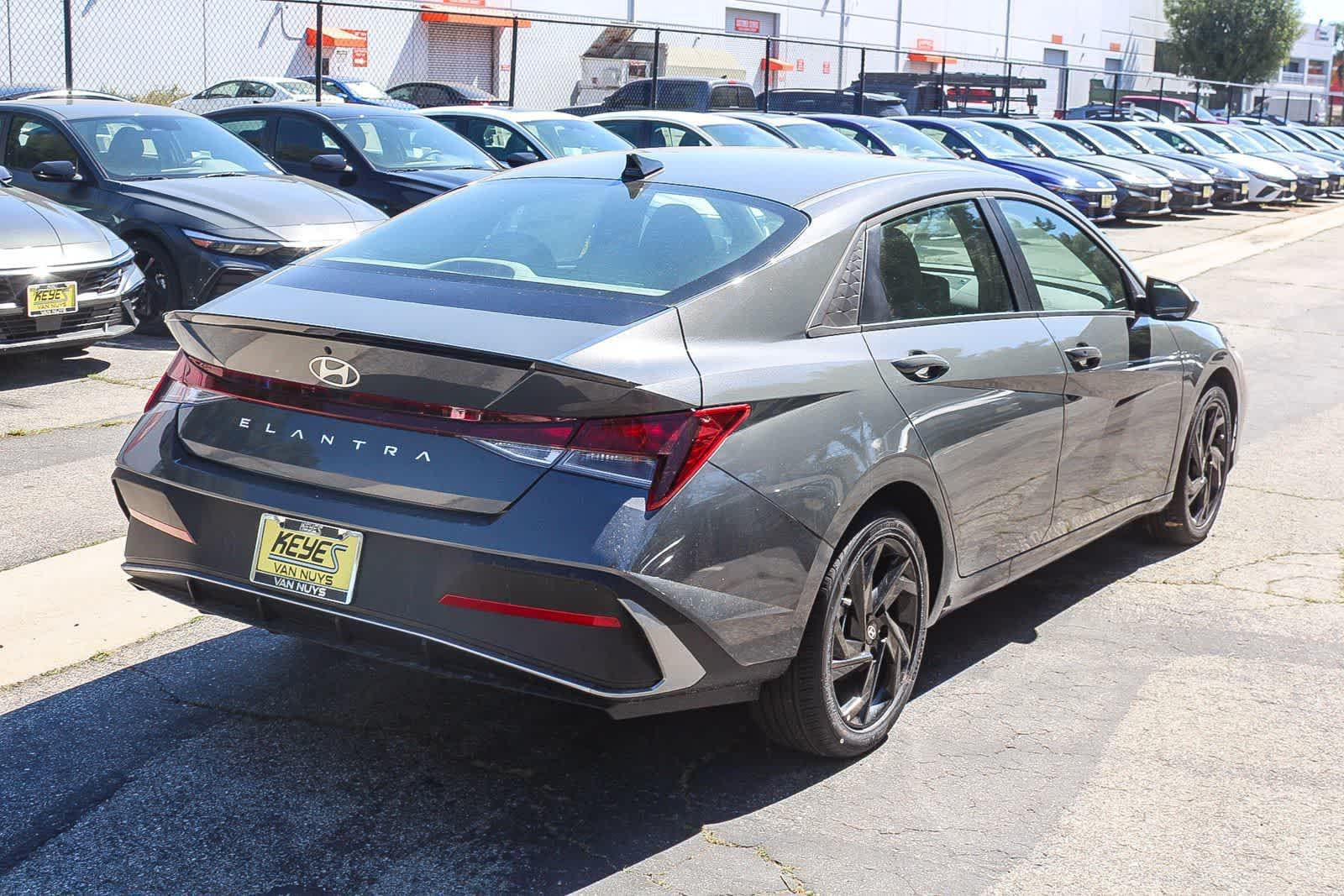 Thumbnail: 2026 Hyundai Elantra - 4