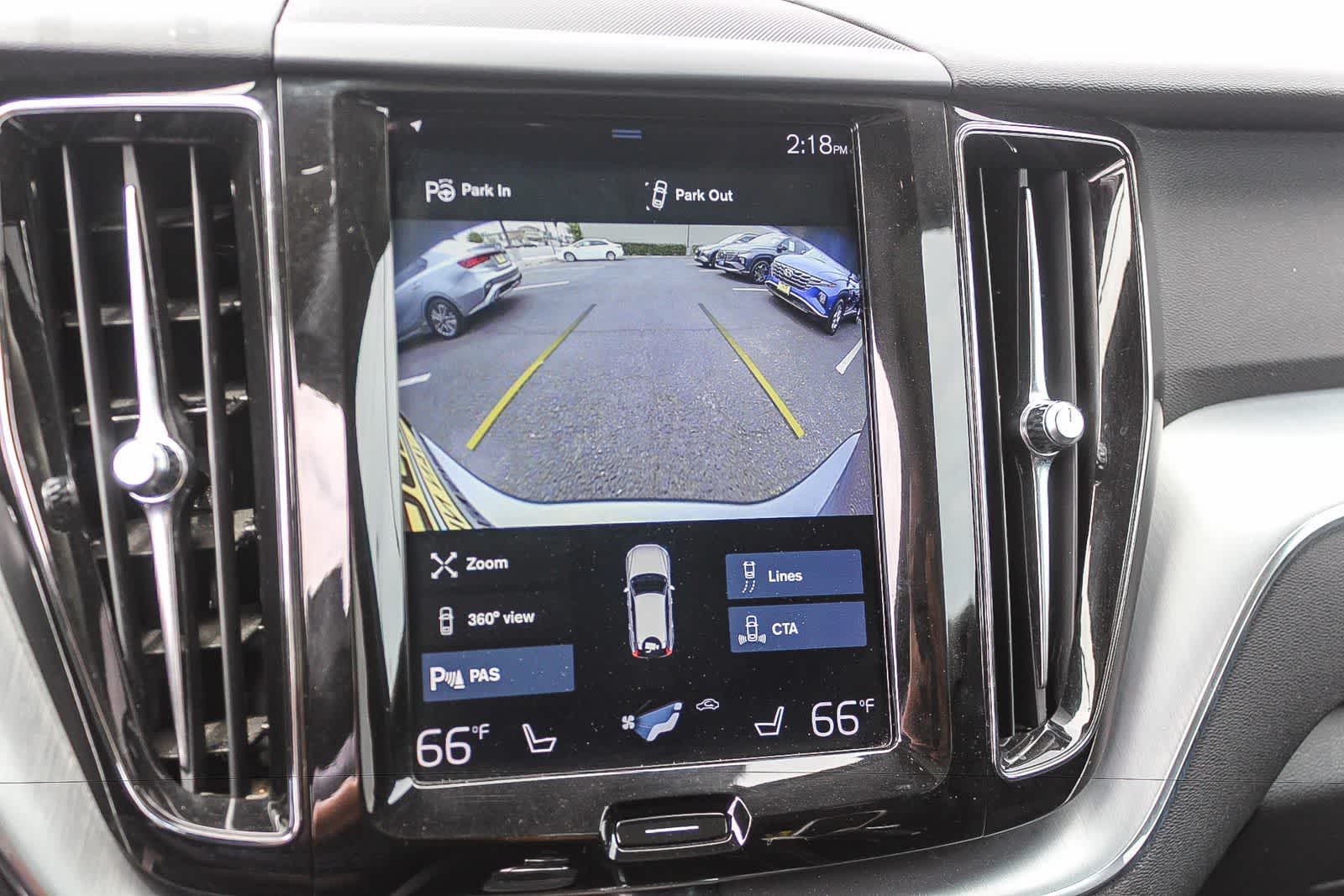 Thumbnail: 2018 Volvo XC60 - 34