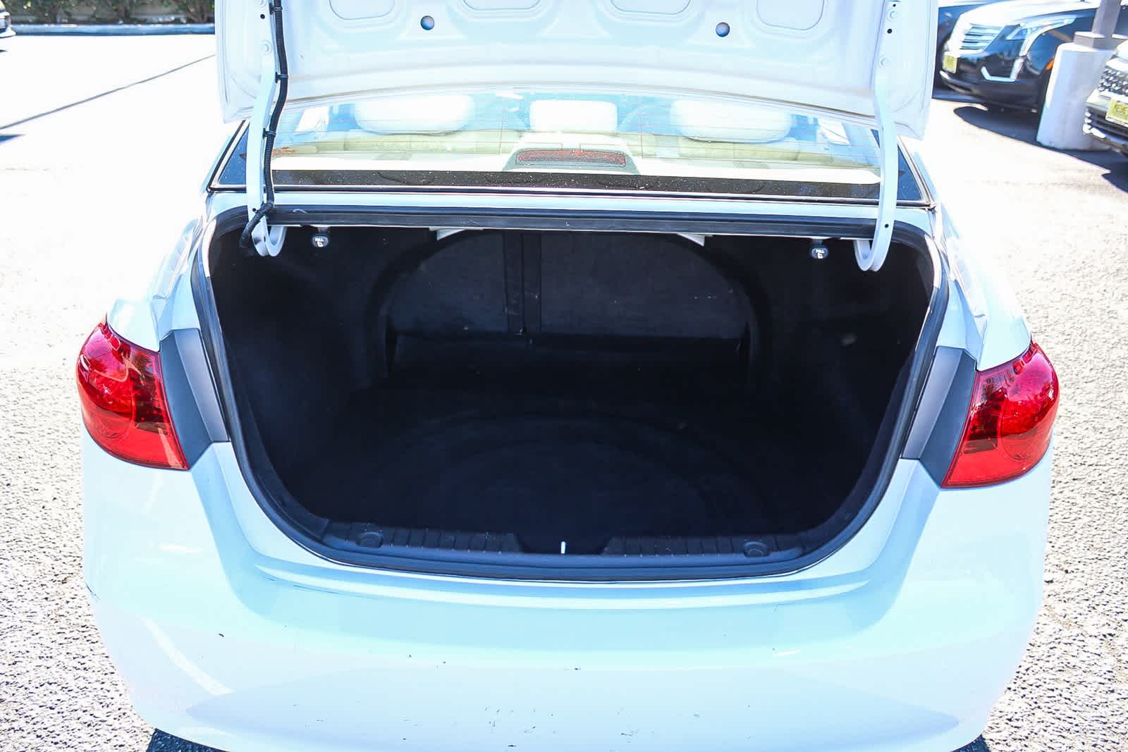 Thumbnail: 2010 Hyundai Elantra - 36