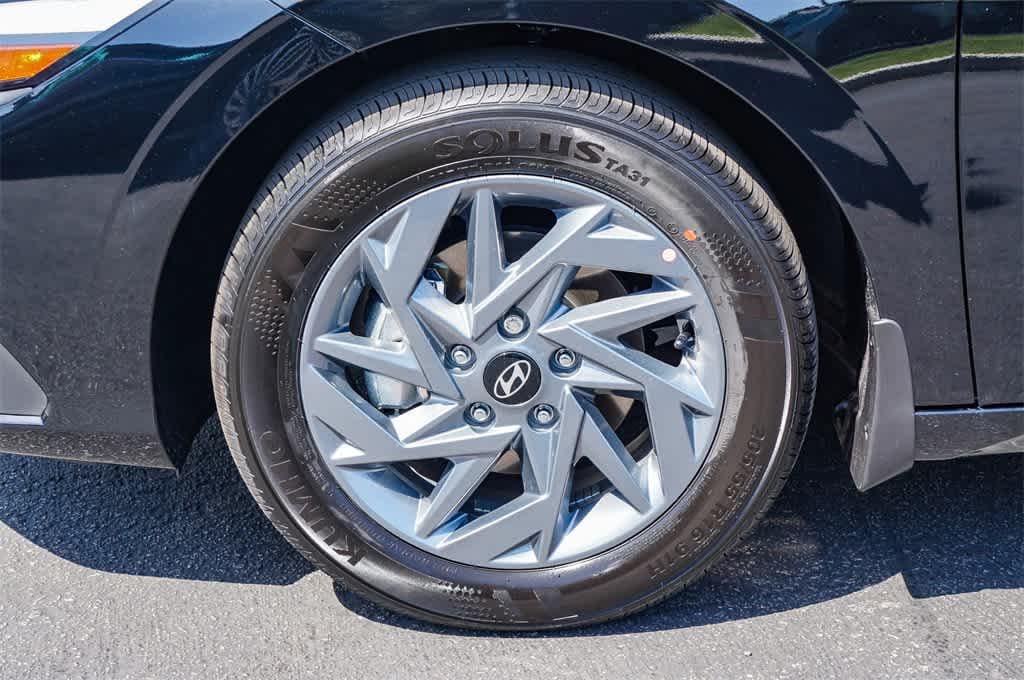 Thumbnail: 2025 Hyundai Elantra - 9