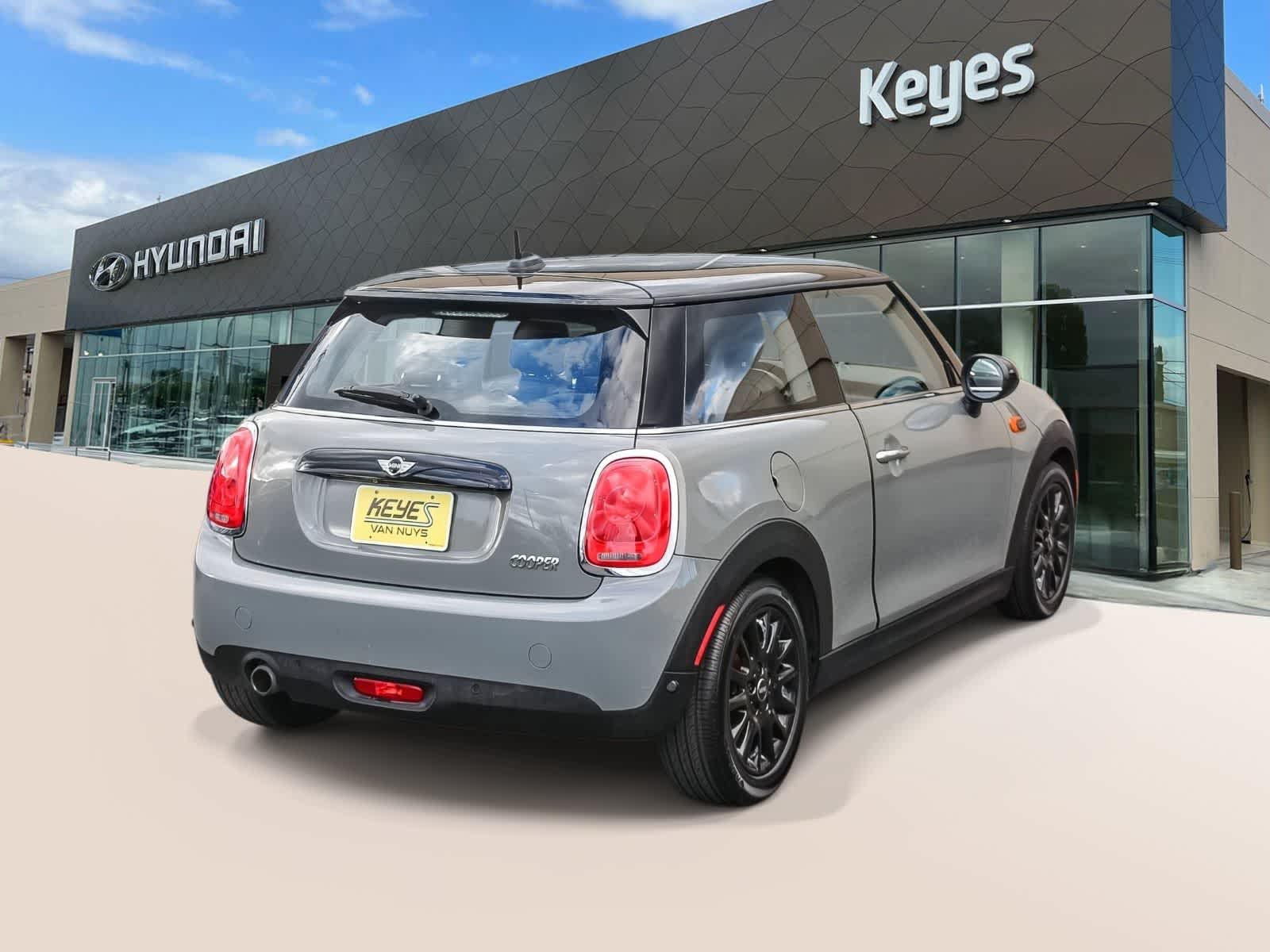 Thumbnail: 2017 MINI Cooper Hardtop - 4