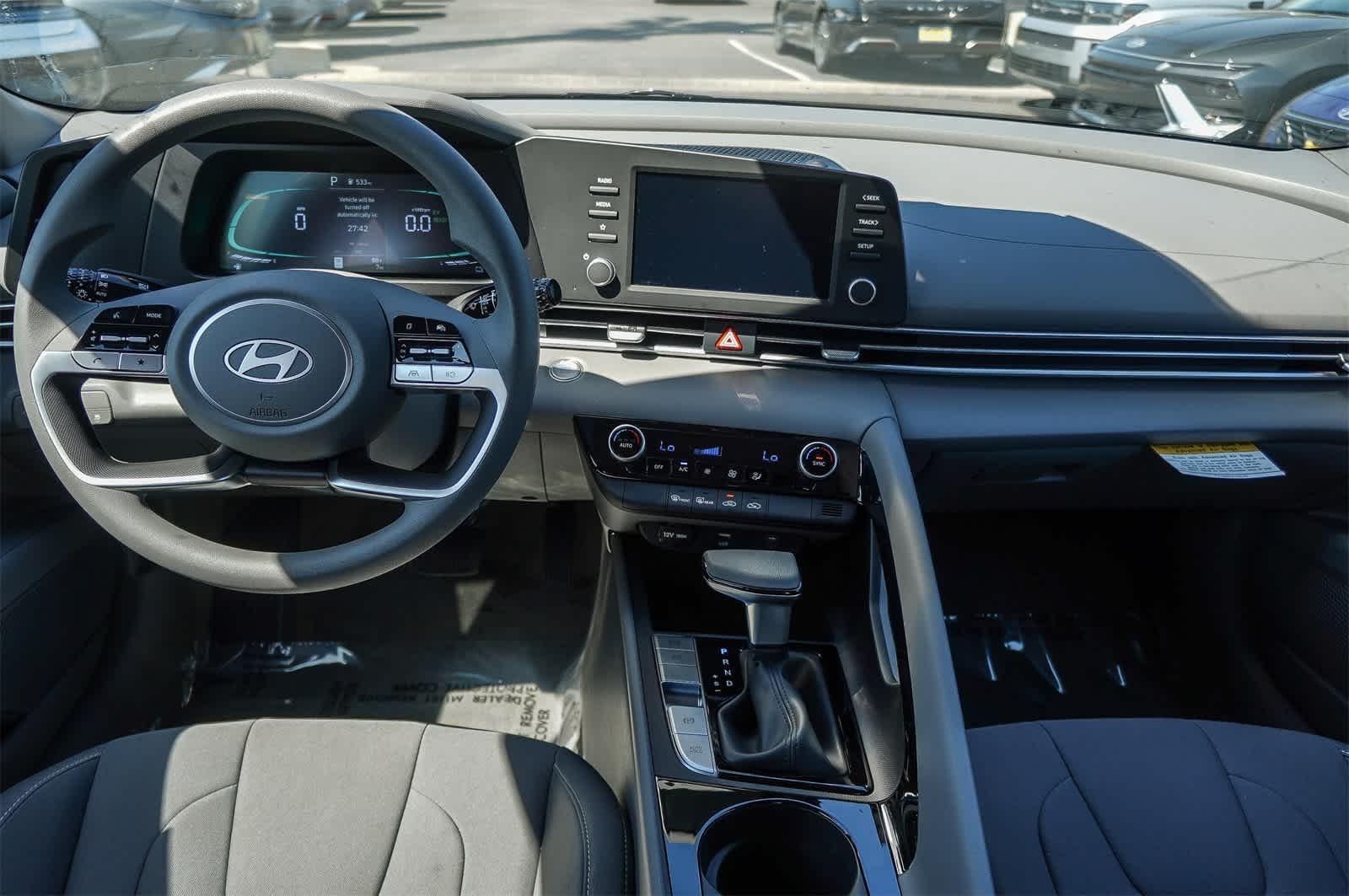 Thumbnail: 2025 Hyundai Elantra - 17