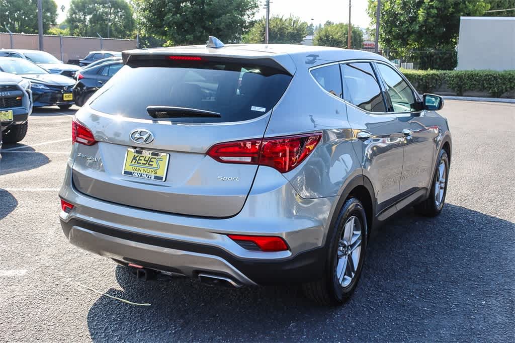 Thumbnail: 2017 Hyundai Santa Fe - 4