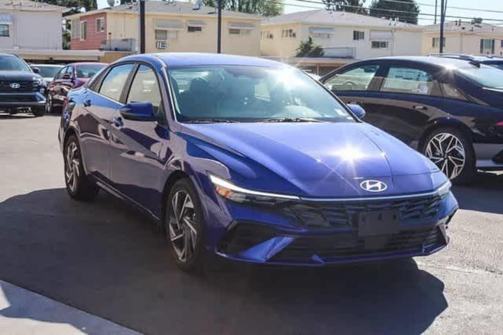 New 2025 Hyundai Elantra Limited Sedan