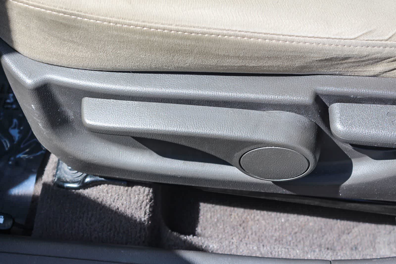 Thumbnail: 2010 Hyundai Elantra - 28