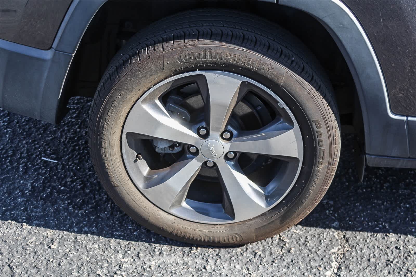 Thumbnail: 2019 Jeep Cherokee - 12