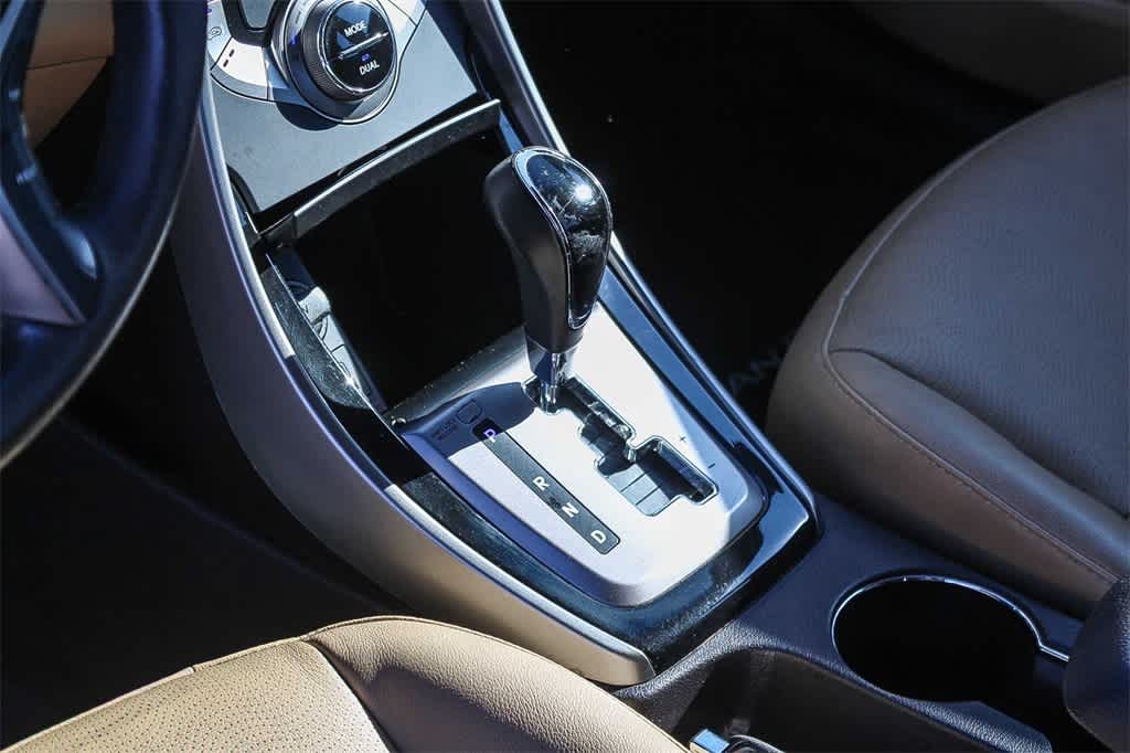 Thumbnail: 2013 Hyundai Elantra - 19