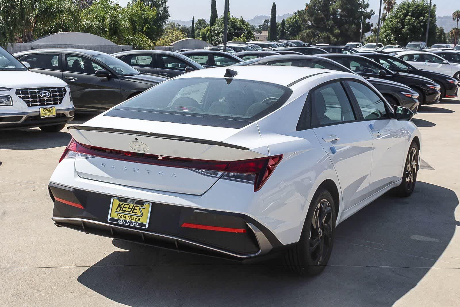 Thumbnail: 2026 Hyundai Elantra - 4