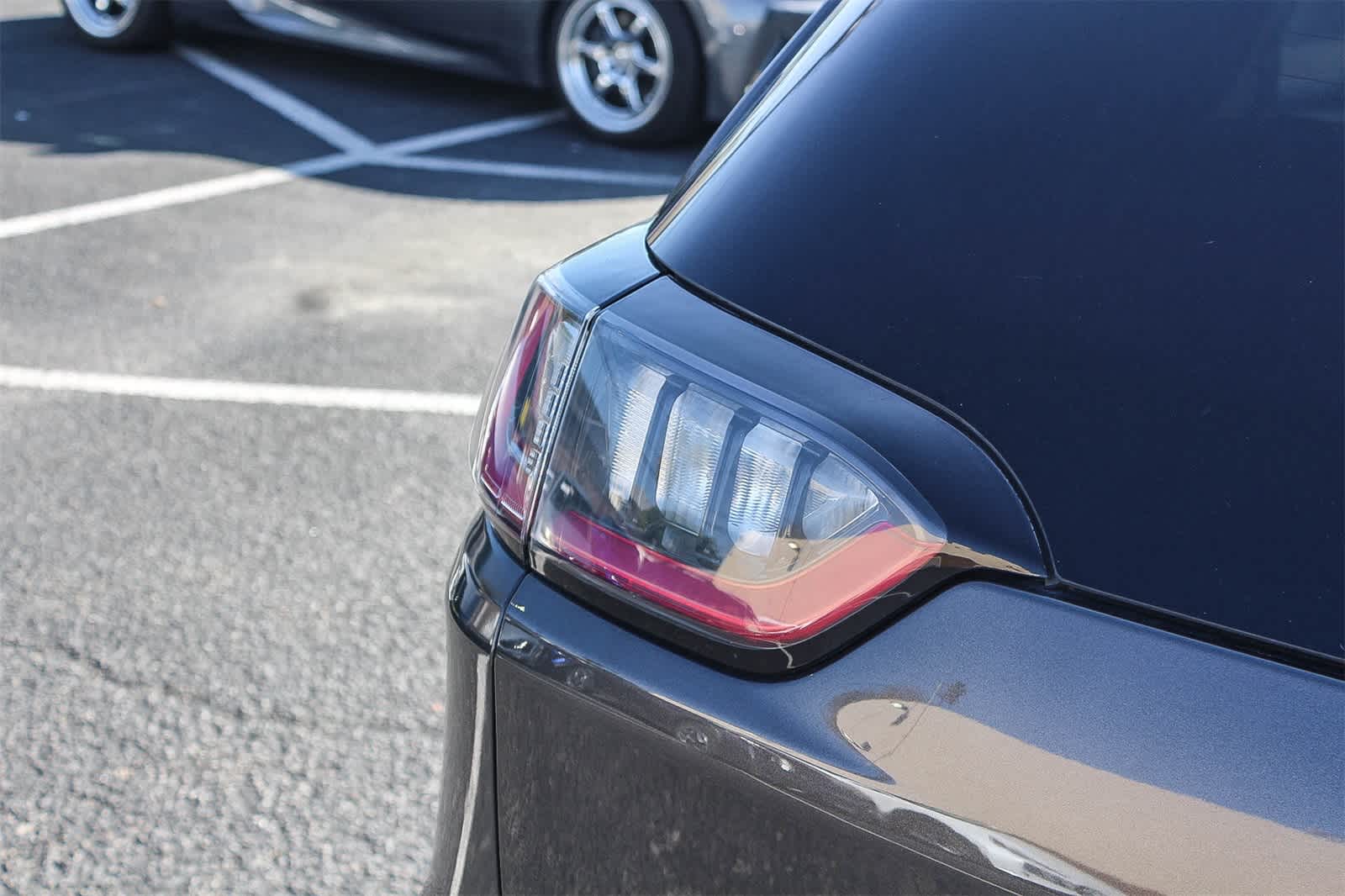 Thumbnail: 2019 Jeep Cherokee - 8