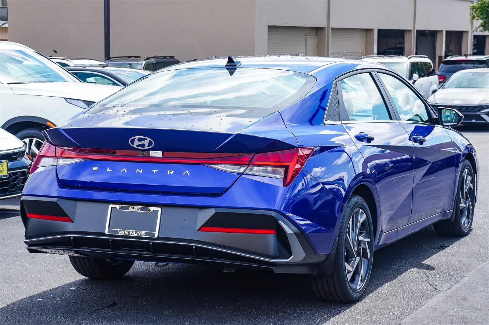 Thumbnail: 2025 Hyundai Elantra - 4