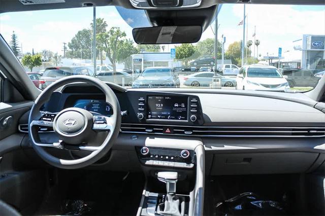 2025 Hyundai Elantra Blue 14