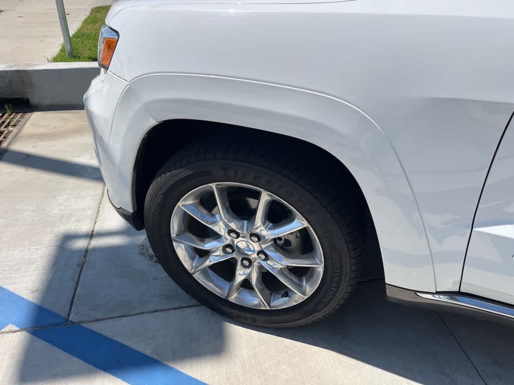 Thumbnail: 2015 Jeep Grand Cherokee - 11