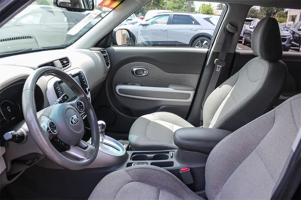 Thumbnail: 2019 Kia Soul EV - 17