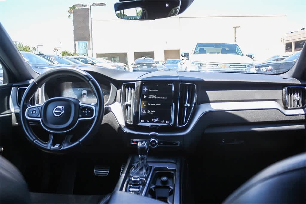 Thumbnail: 2018 Volvo XC60 - 12