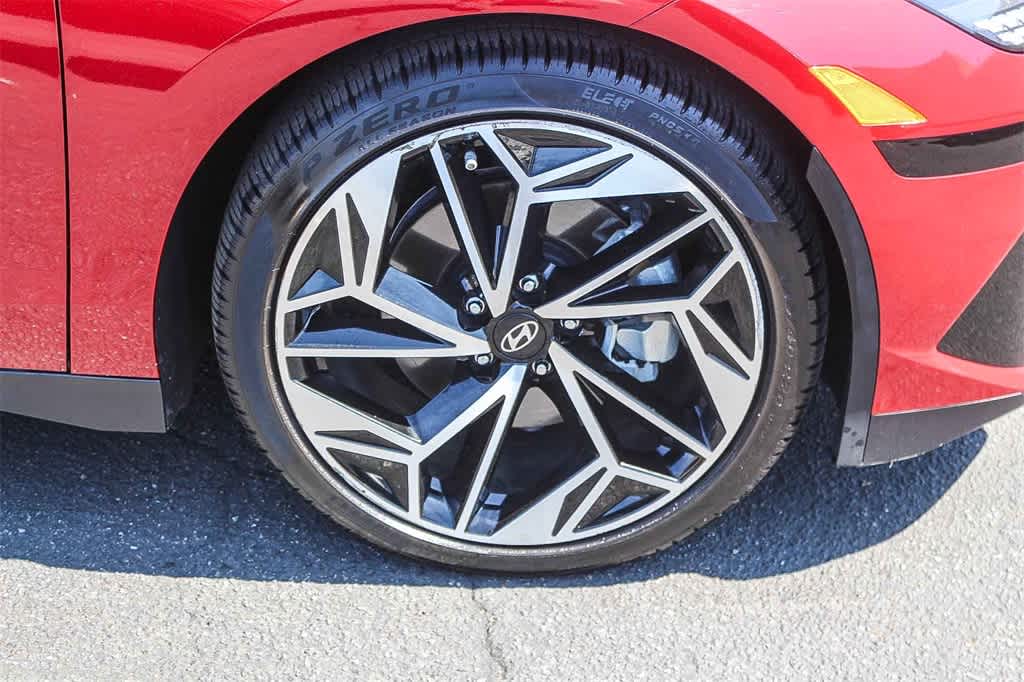 Thumbnail: 2023 Hyundai Ioniq 6 - 11