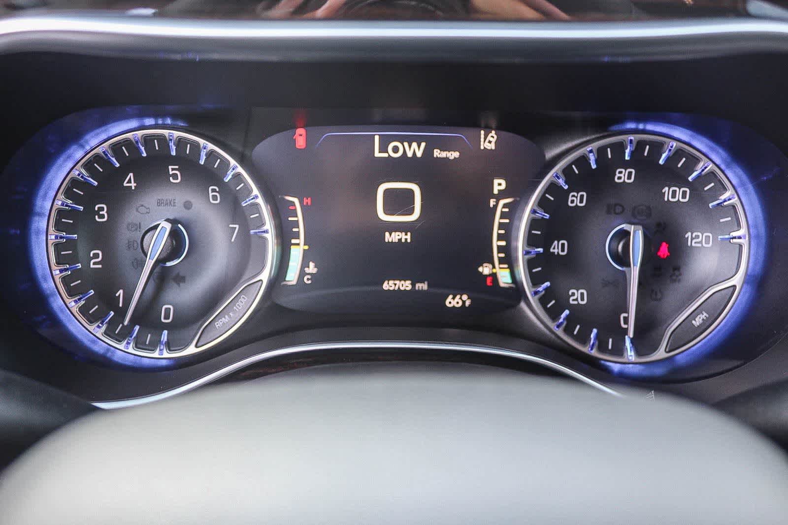 Thumbnail: 2023 Chrysler Pacifica - 32