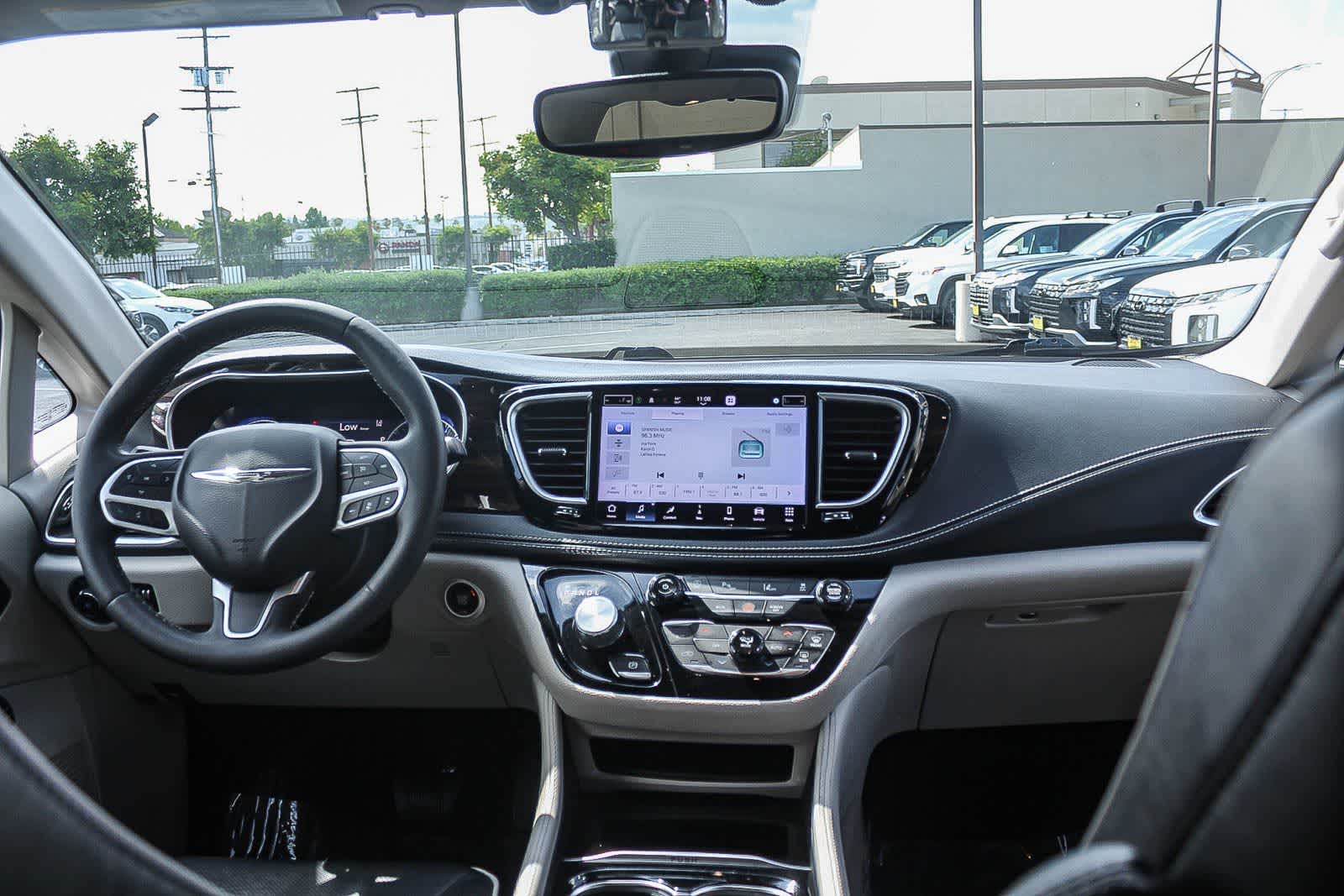 Thumbnail: 2023 Chrysler Pacifica - 18