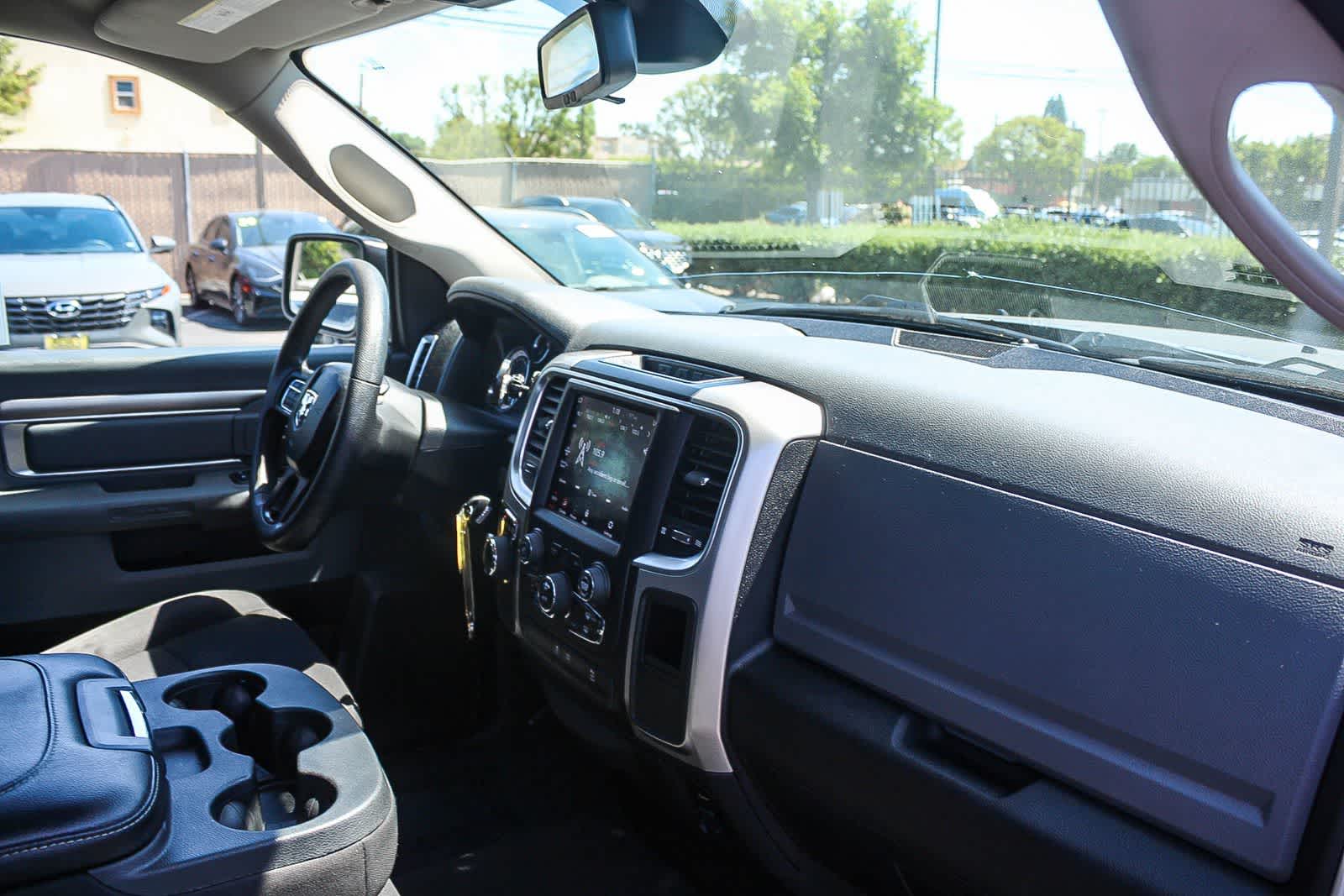 Thumbnail: 2020 RAM 1500 Classic - 21