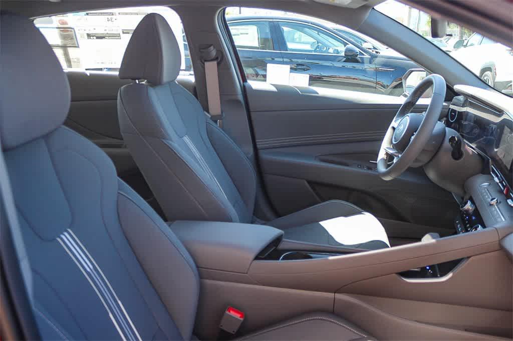 Thumbnail: 2025 Hyundai Elantra - 18