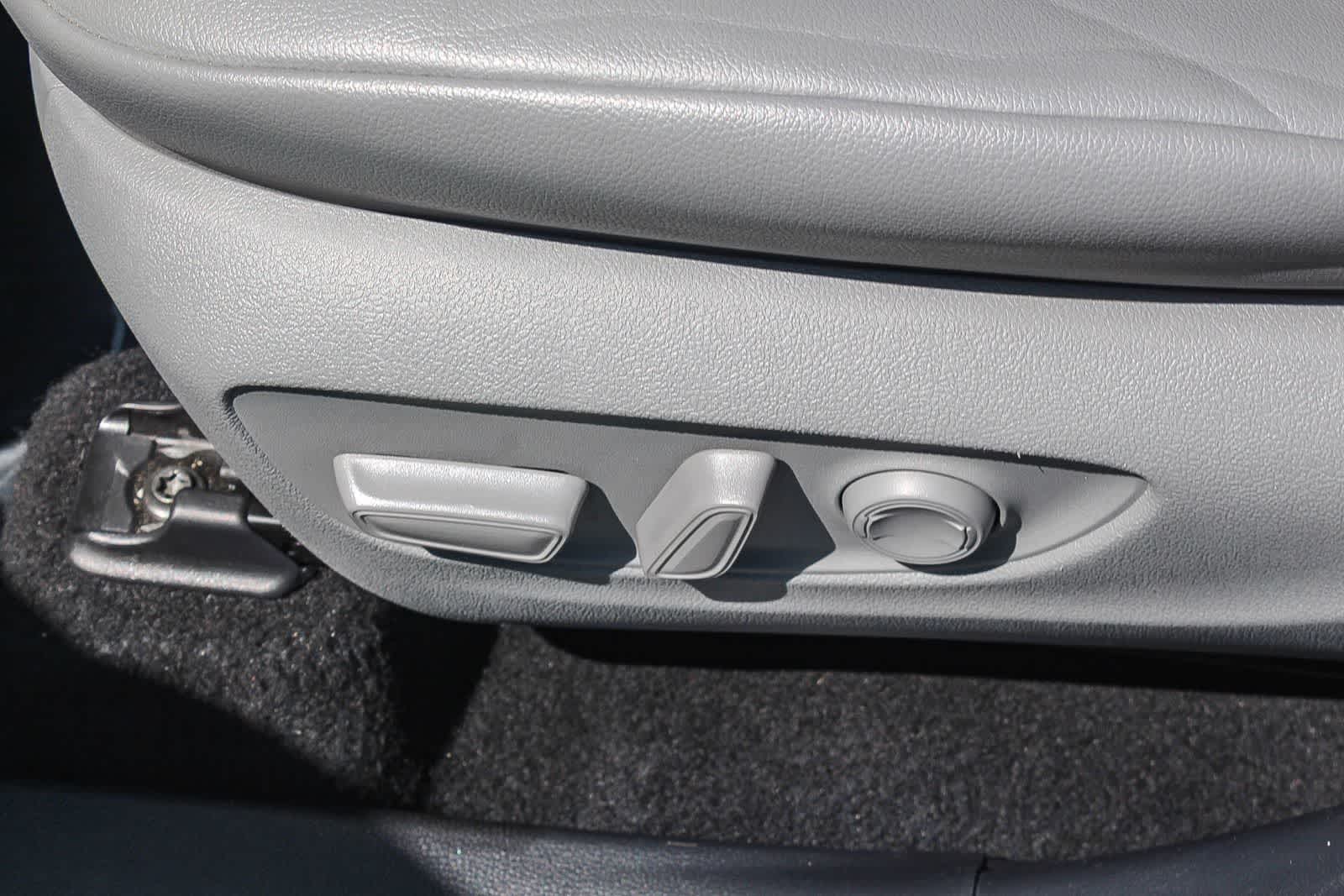 Thumbnail: 2021 Toyota Highlander - 27