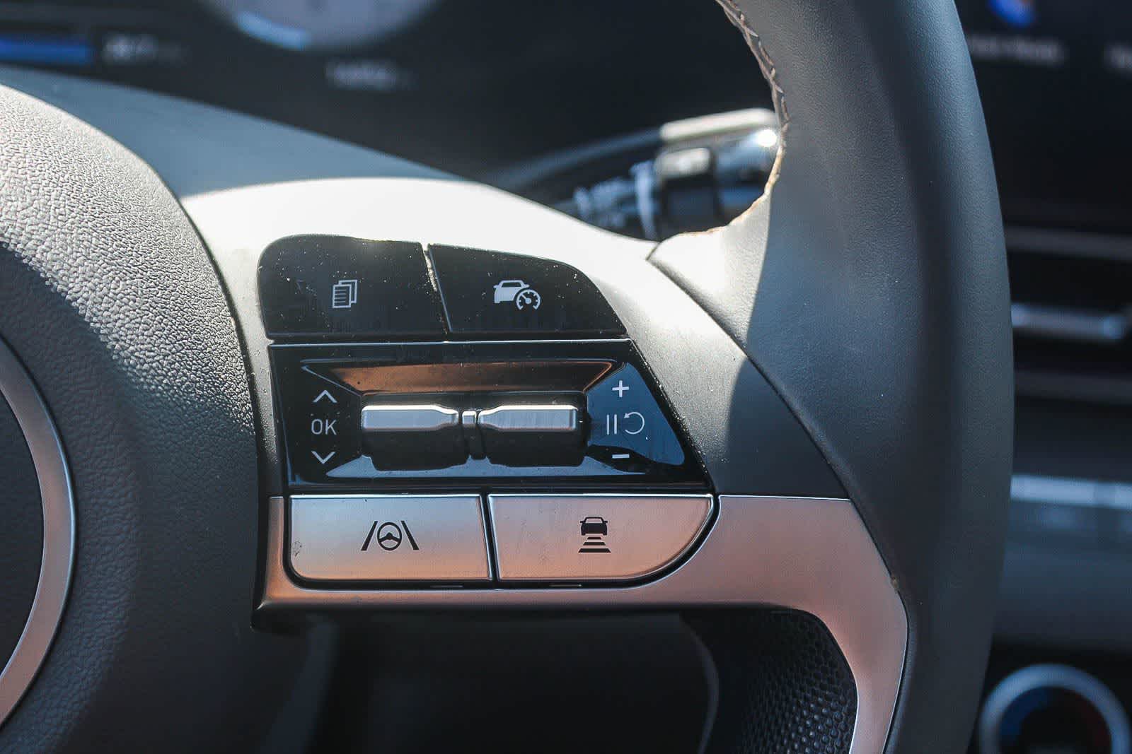 Thumbnail: 2024 Hyundai Elantra - 32