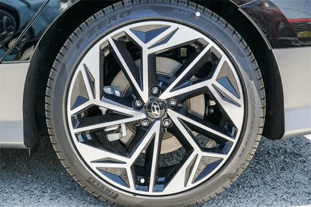 Thumbnail: 2023 Hyundai Ioniq 6 - 10