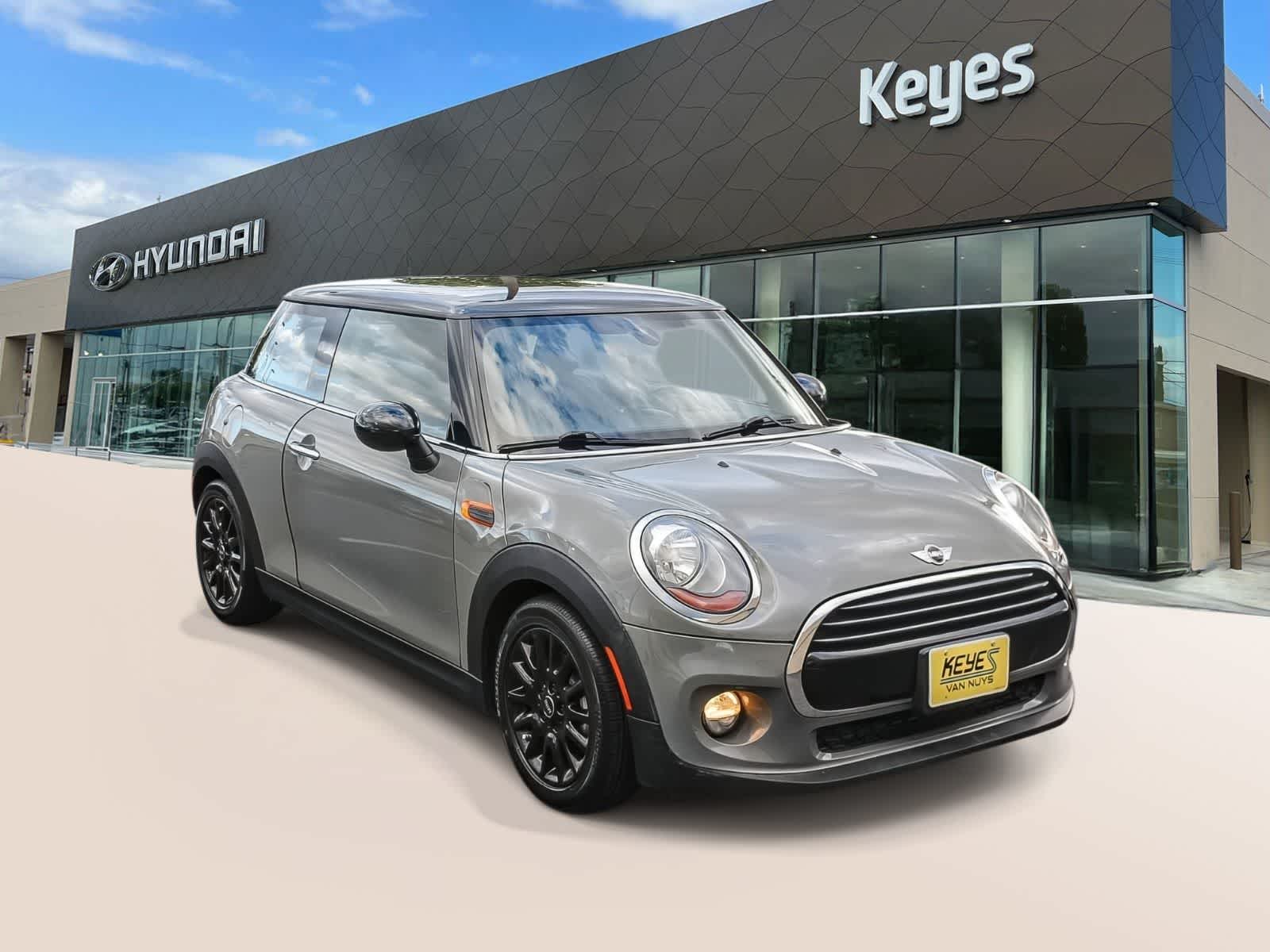 Thumbnail: 2017 MINI Cooper Hardtop - 3