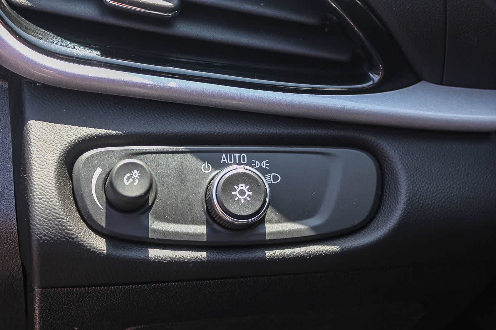 Thumbnail: 2017 Chevrolet Volt - 28