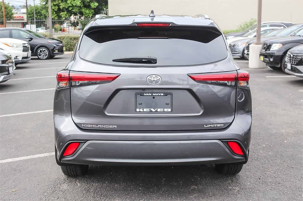 Thumbnail: 2022 Toyota Highlander - 5