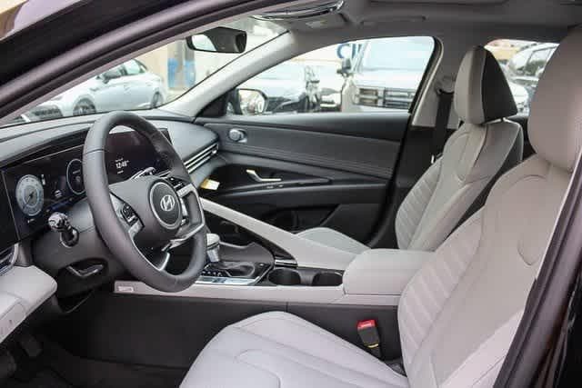 Thumbnail: 2025 Hyundai Elantra - 18