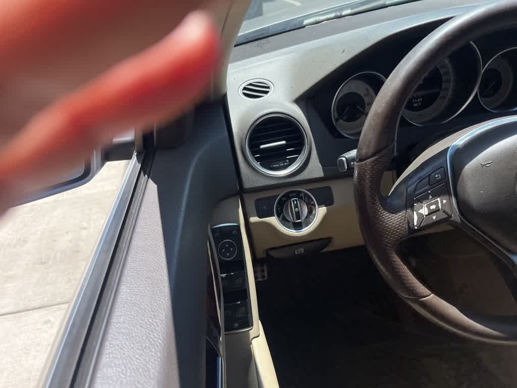 Thumbnail: 2013 Mercedes-Benz C-Class - 33