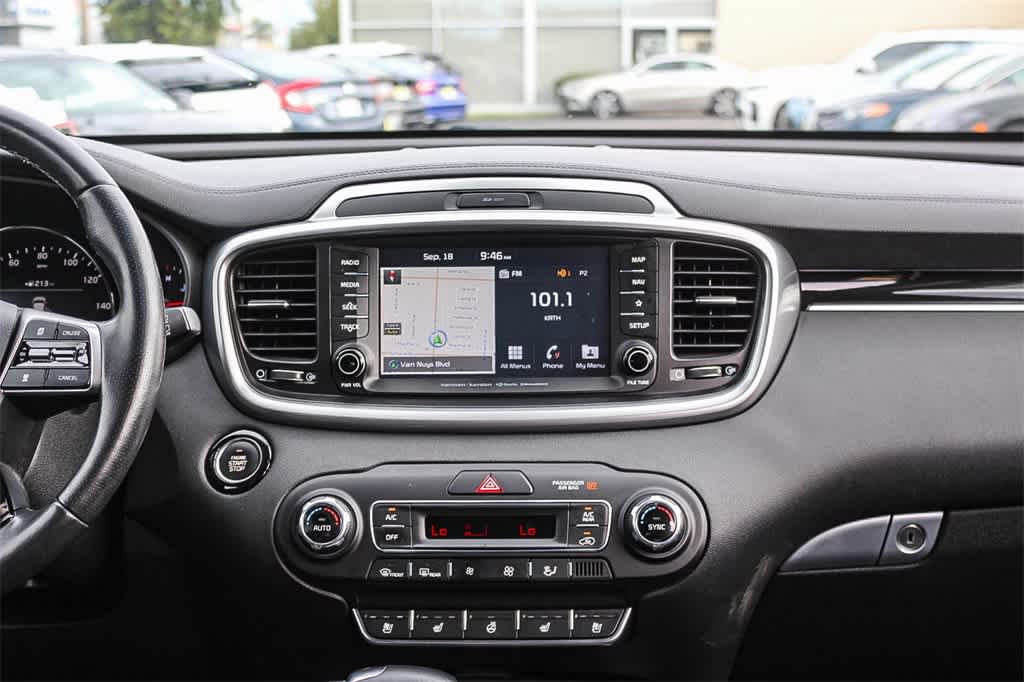 Thumbnail: 2019 Kia Sorento - 16