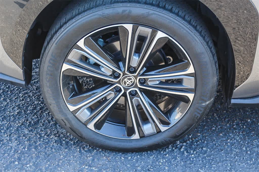 Thumbnail: 2023 Toyota bZ4X - 13