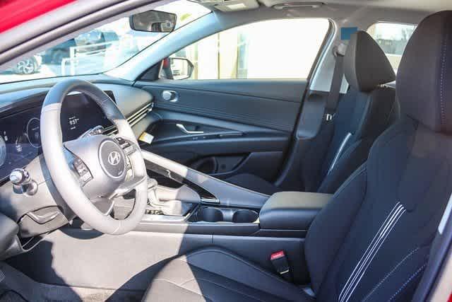 Thumbnail: 2025 Hyundai Elantra - 17
