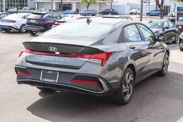 Thumbnail: 2025 Hyundai Elantra - 4