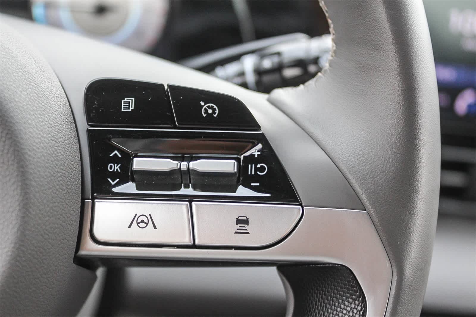 Thumbnail: 2022 Hyundai Elantra - 33