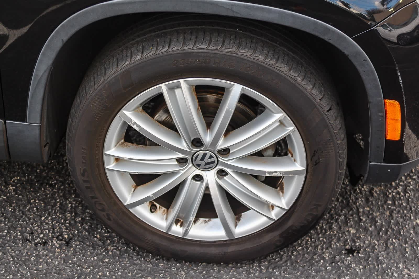 Thumbnail: 2011 Volkswagen Tiguan - 14