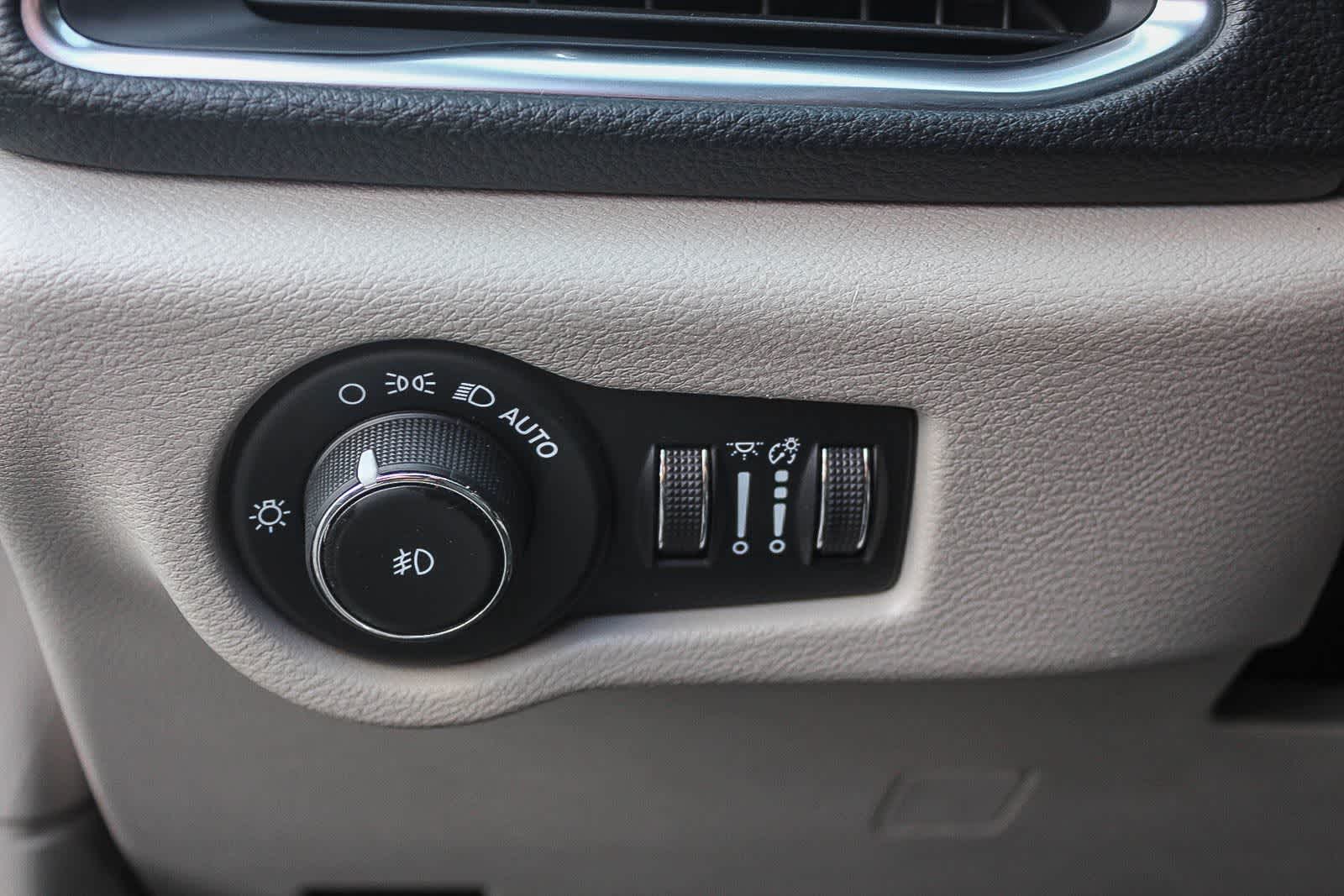 Thumbnail: 2023 Chrysler Pacifica - 31