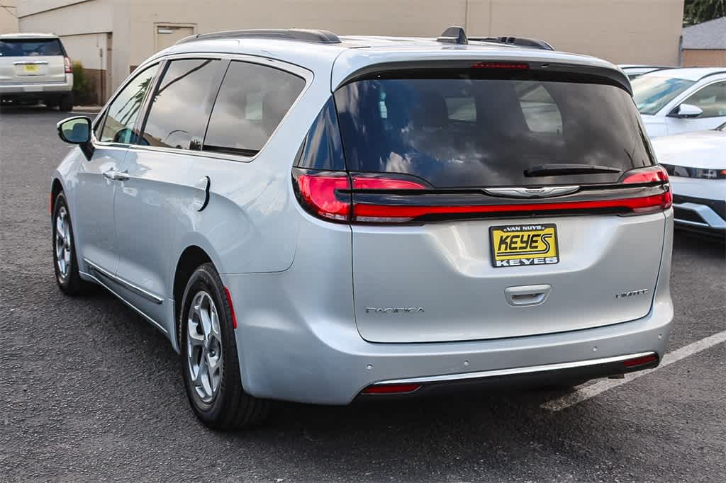 Thumbnail: 2023 Chrysler Pacifica - 6