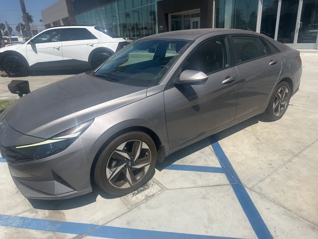 Thumbnail: 2023 Hyundai Elantra - 3