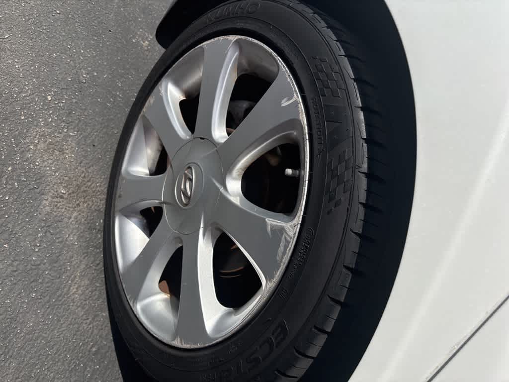 Thumbnail: 2013 Hyundai Elantra - 25