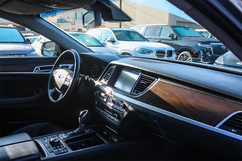 Thumbnail: 2017 Genesis G80 - 16
