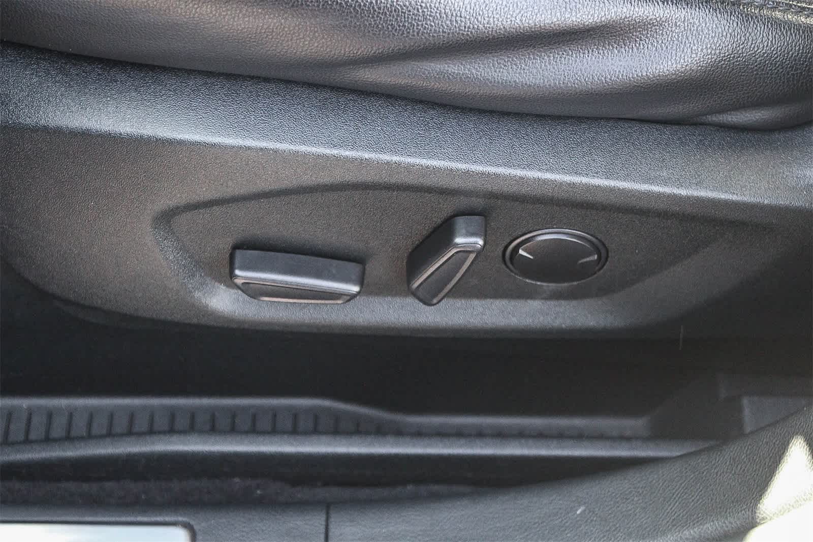 Thumbnail: 2022 Ford Edge - 28