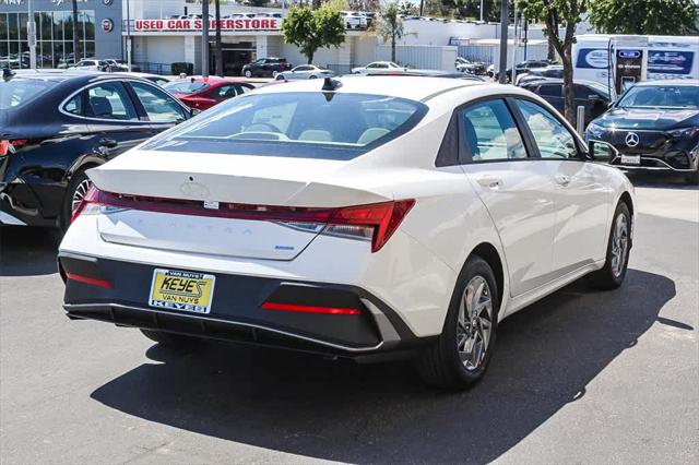 2025 Hyundai Elantra Blue 4