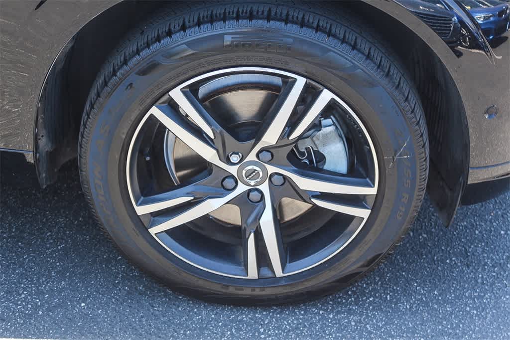 Thumbnail: 2018 Volvo XC60 - 9