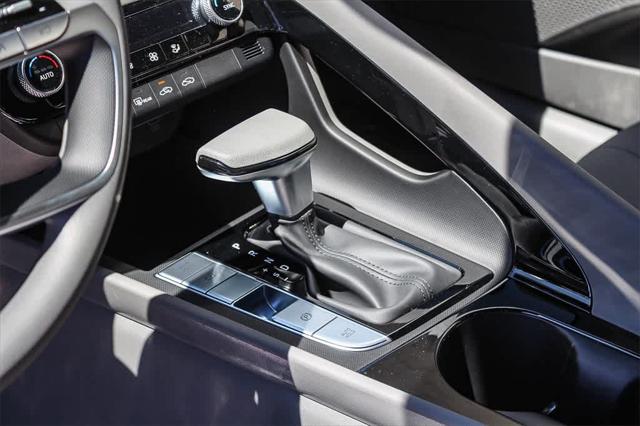 2025 Hyundai Elantra Blue 21