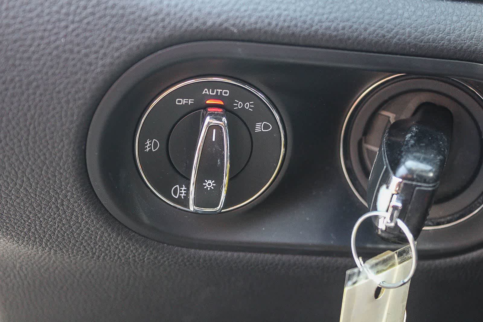 Thumbnail: 2018 Porsche Macan - 28