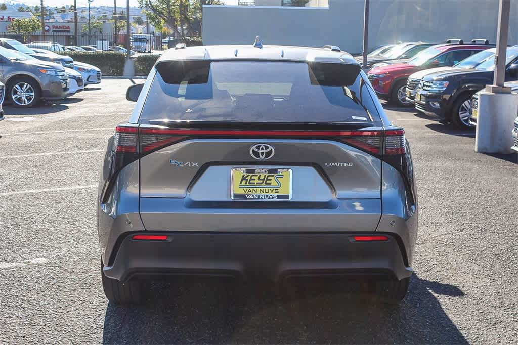 Thumbnail: 2023 Toyota bZ4X - 6