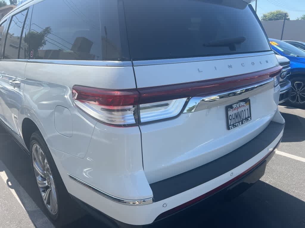 Thumbnail: 2023 Lincoln Navigator - 8